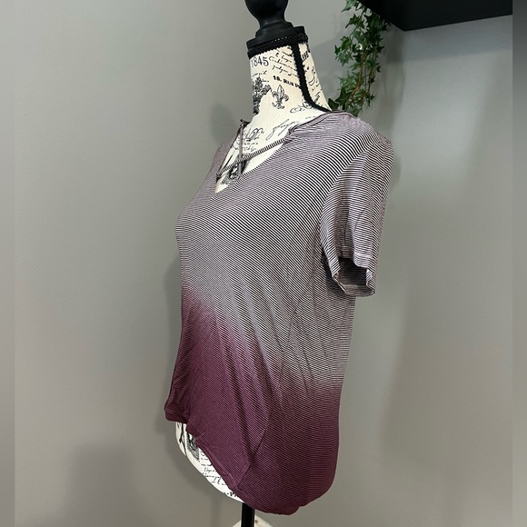 American Eagle Outfitters Ombré V-Neck T-Shirt Tee - Picture 4 of 7